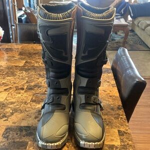 Thor women’s motocross boots quadrant protective system size 7